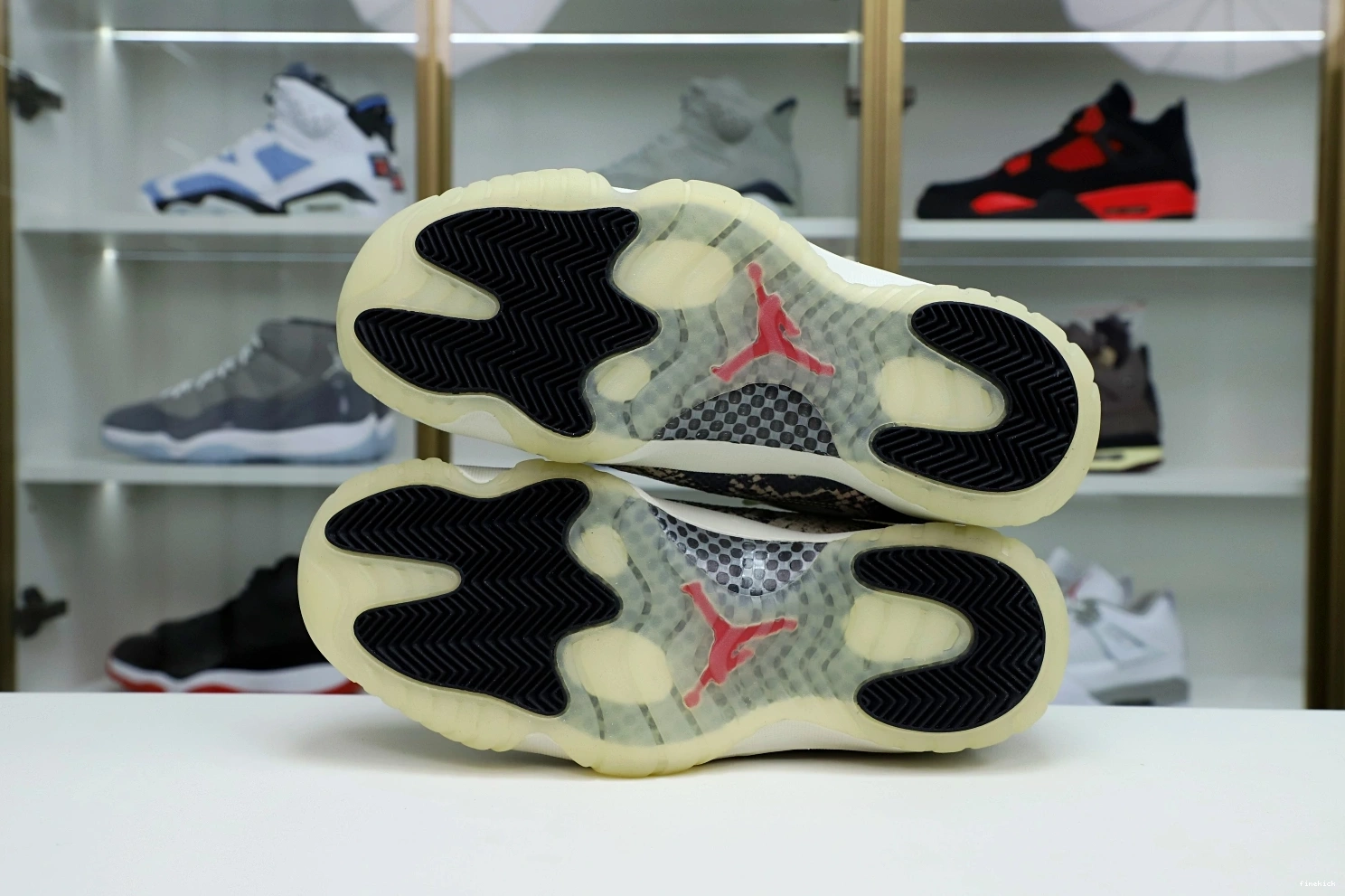 SNAKESKIN AIR JORDAN 11 LIGHT BONE LOW 0717